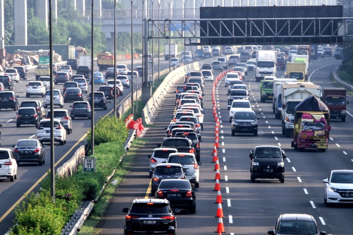 Jalur Tol Jakarta Pagi Ini Padat, Titik Macet dan Contraflow