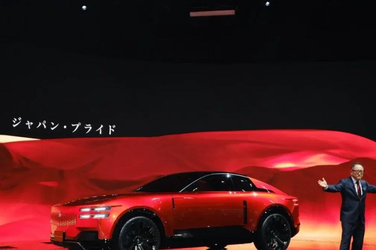 Akio Toyoda Ungkap Kesendirian Pertahankan Mobil Bensin