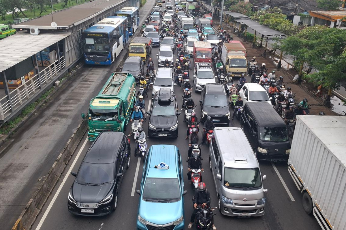 Lalu Lintas Jakarta Padat Merayap di Sejumlah Ruas Jalan
