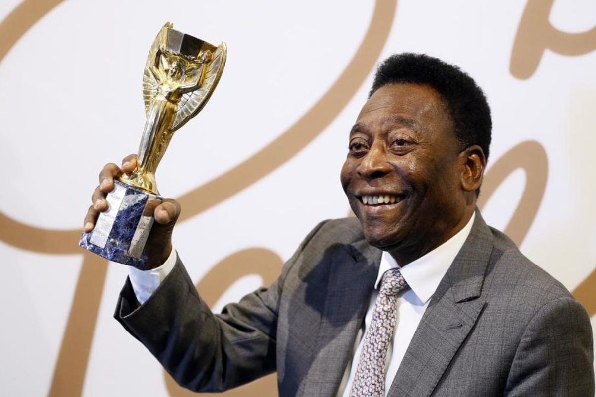 Jersey Legendaris Milik Pele Dilelang, Ditaksir Tembus Rp 100 Miliar