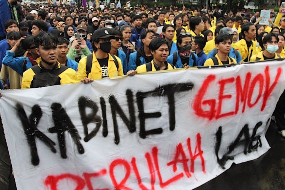 BEM Unair dan BEM SI Jatim Gelar Aksi Kepung Grahadi Bawa 16 Tuntutan
