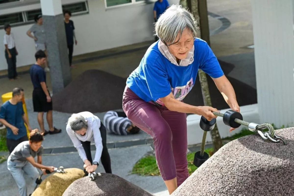 Latihan Parkour untuk Lansia di Singapura Bantu Kurangi Risiko Jatuh