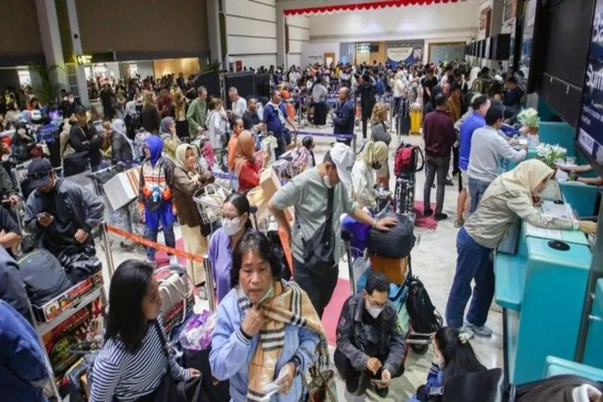 Rumah Menkeu Terkena Abu Vulkanik dan Operasional Bandara Ditutup