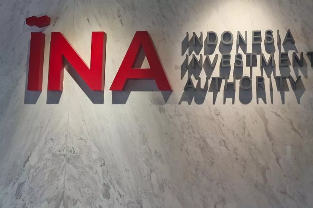 Rating INA Dipertahankan BBB, Fitch Beri Outlook Negatif