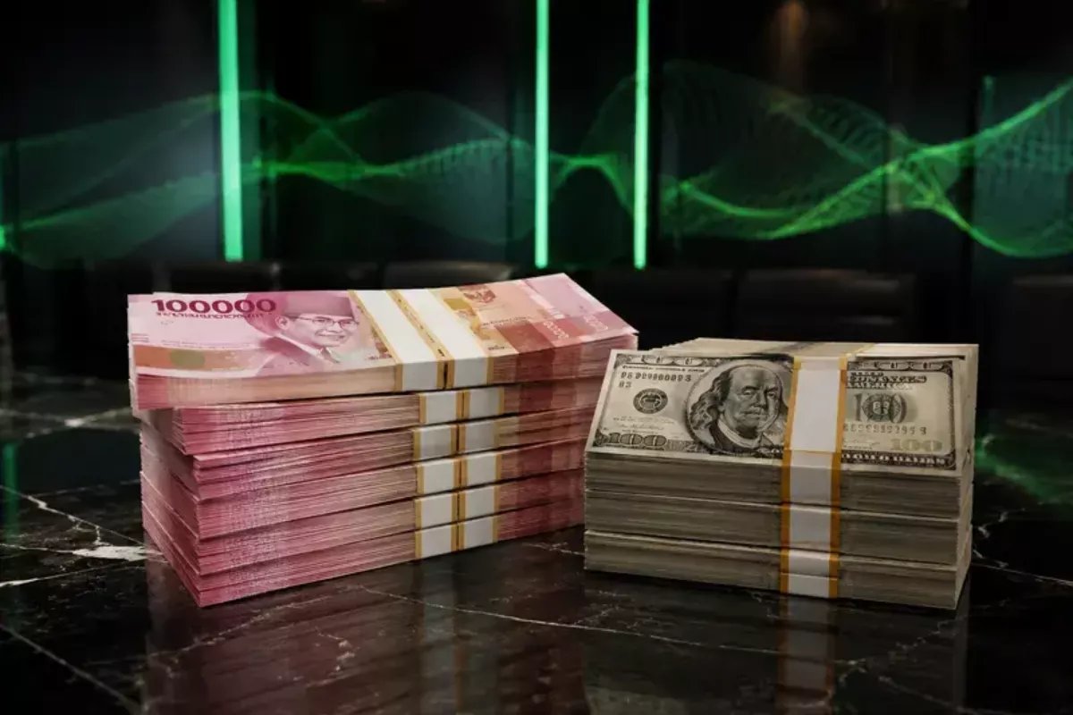 Rupiah Terus Menguat Empat Hari Berturut-turut Dolar Kian Terperosok