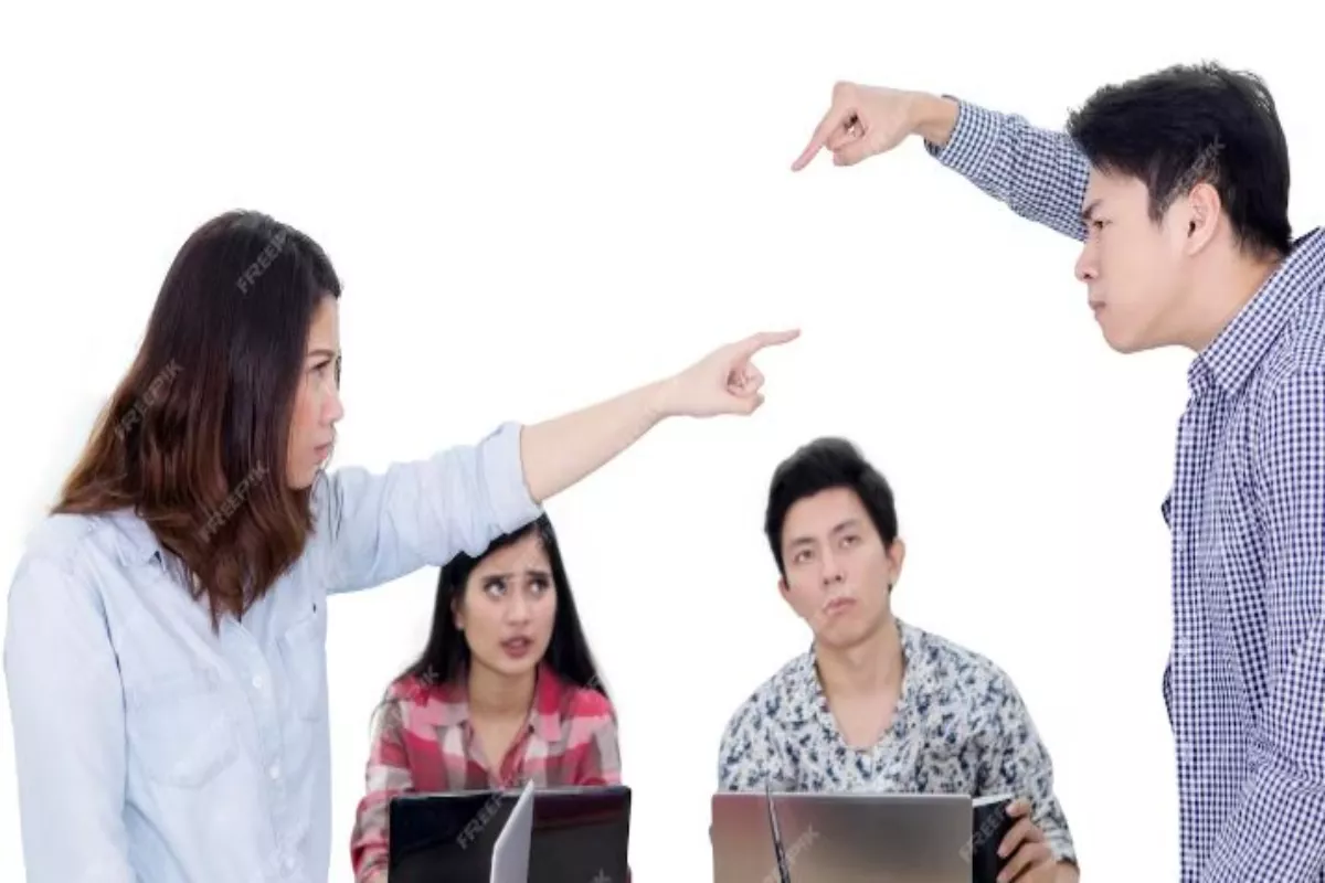 Tips dan Cara Menyikapi Perbedaan Pendapat dengan Orang Tua