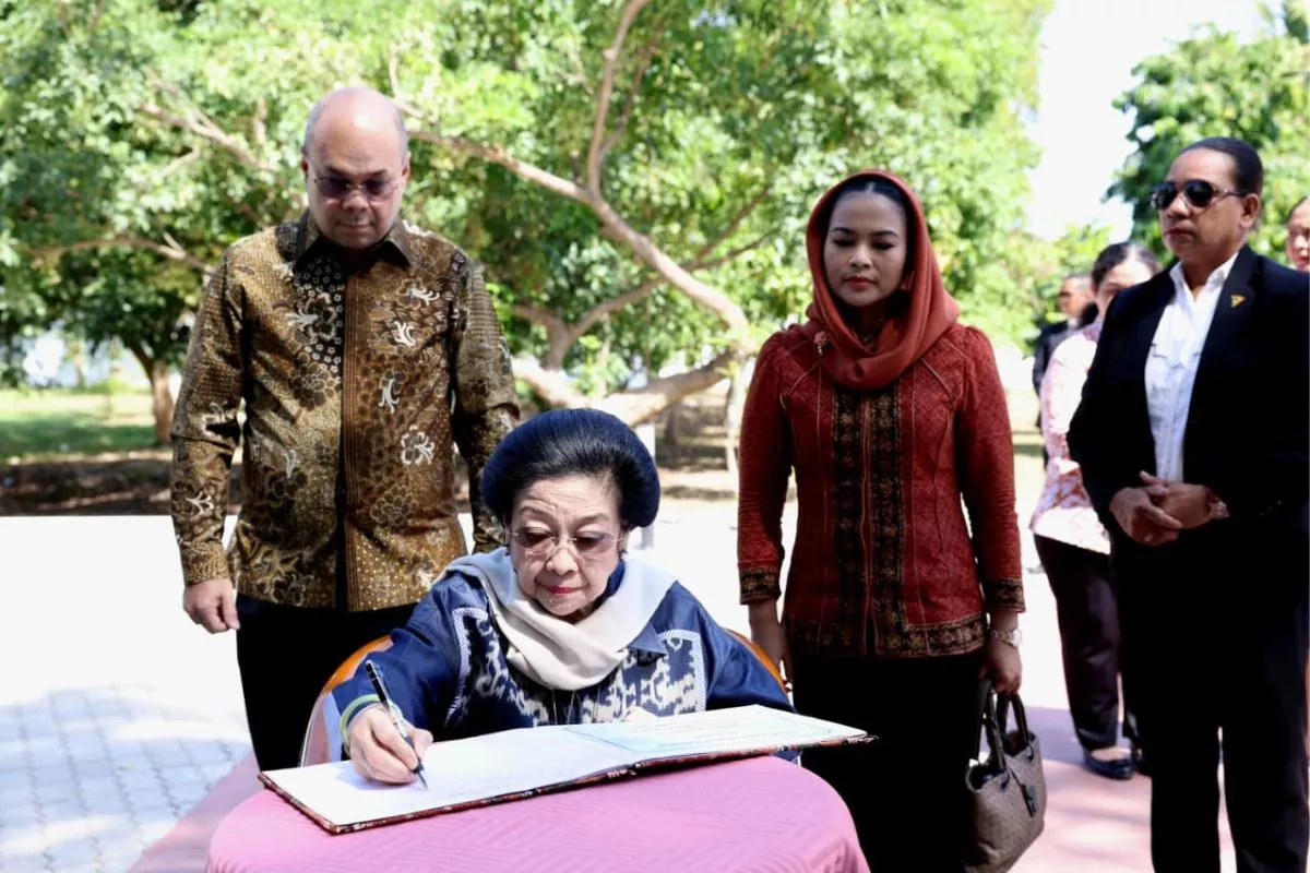 Megawati Soekarnoputri Ziarah ke TMP Seroja di Dili