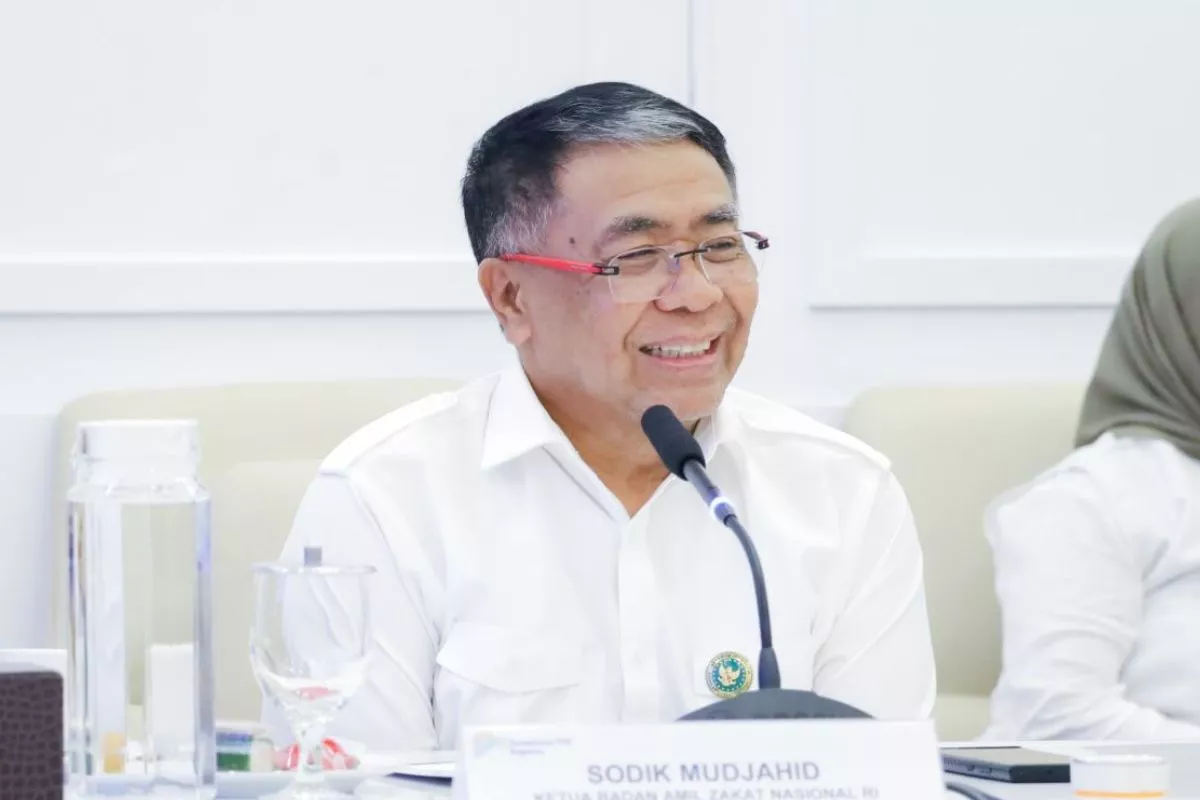 Perkuat Ekonomi Umat, Baznas dan Menko PM Salurkan Bantuan di Gresik