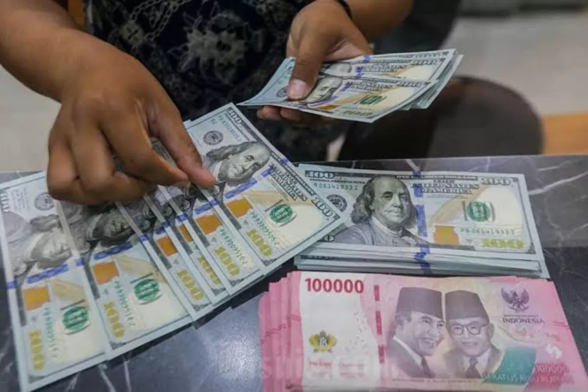 Nilai Tukar Rupiah Dibuka Menguat Terhadap Dolar AS Jelang RDG BI