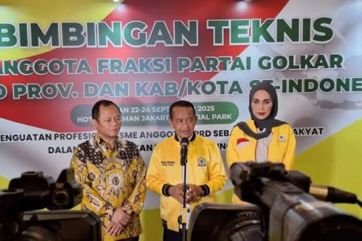 Bahlil Minta Kader Golkar di DPR Kawal dan Beri Masukan Program MBG