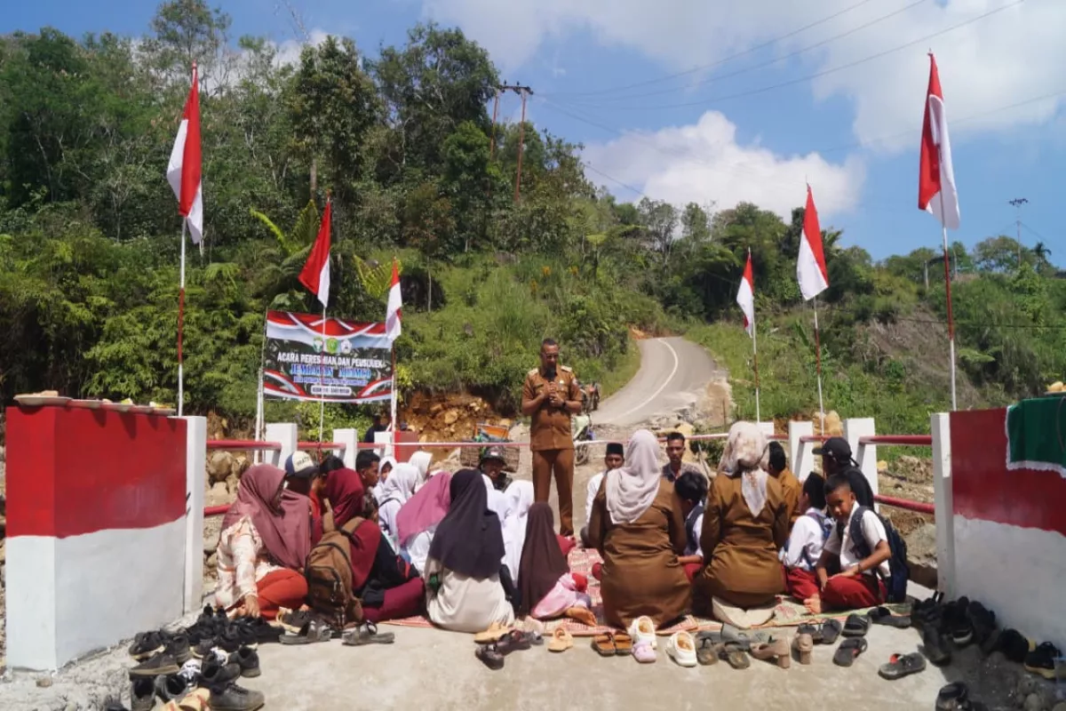 TNI AD Tuntaskan Jembatan Armco Bener Meriah untuk Mobilitas Warga