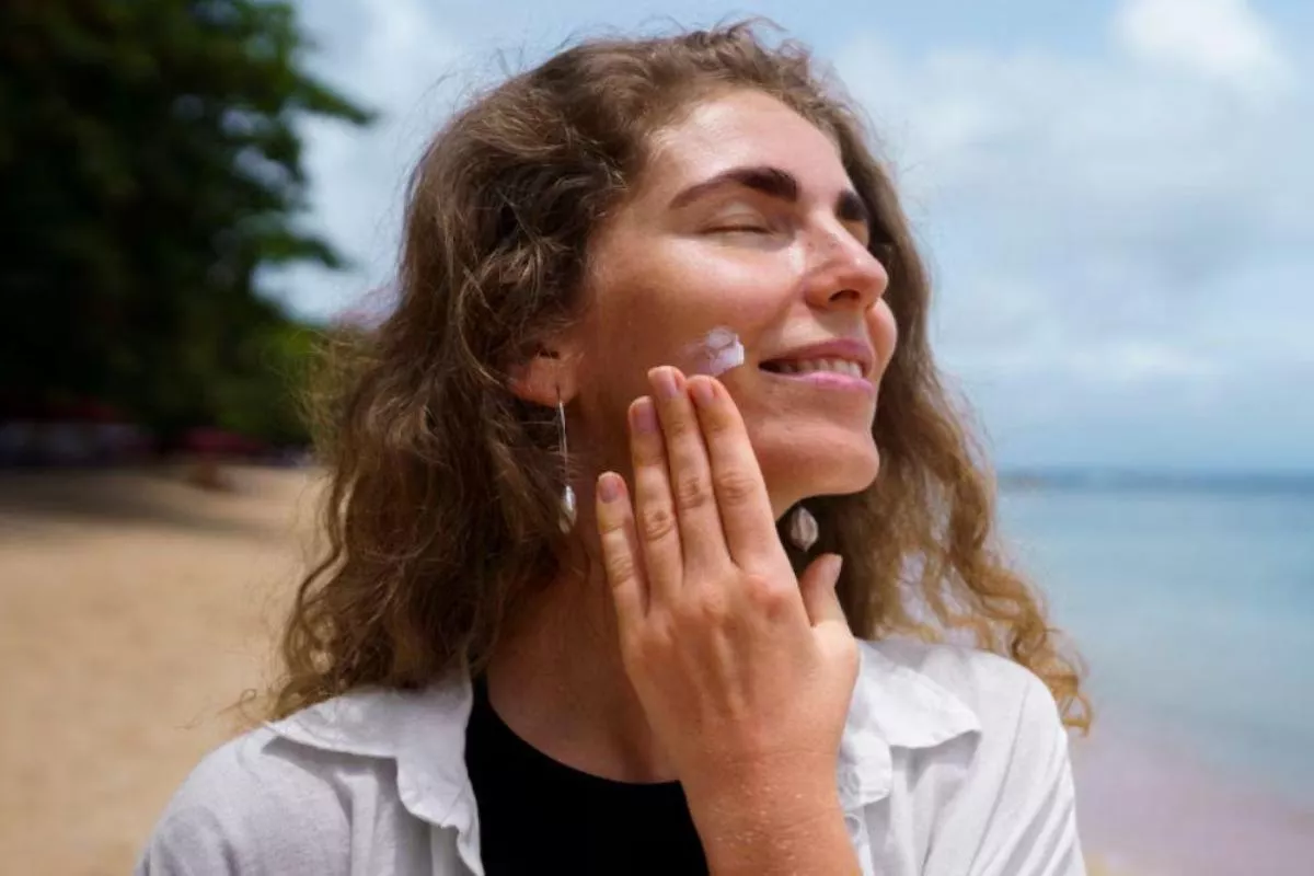 Tips Merawat Kulit Sensitif dan Hiperpigmentasi Saat Liburan