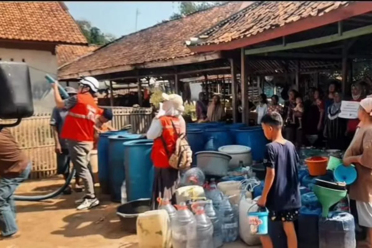 BNPB Kirim 4.000 Liter Air Bersih Atasi Kekeringan di Bandung Barat