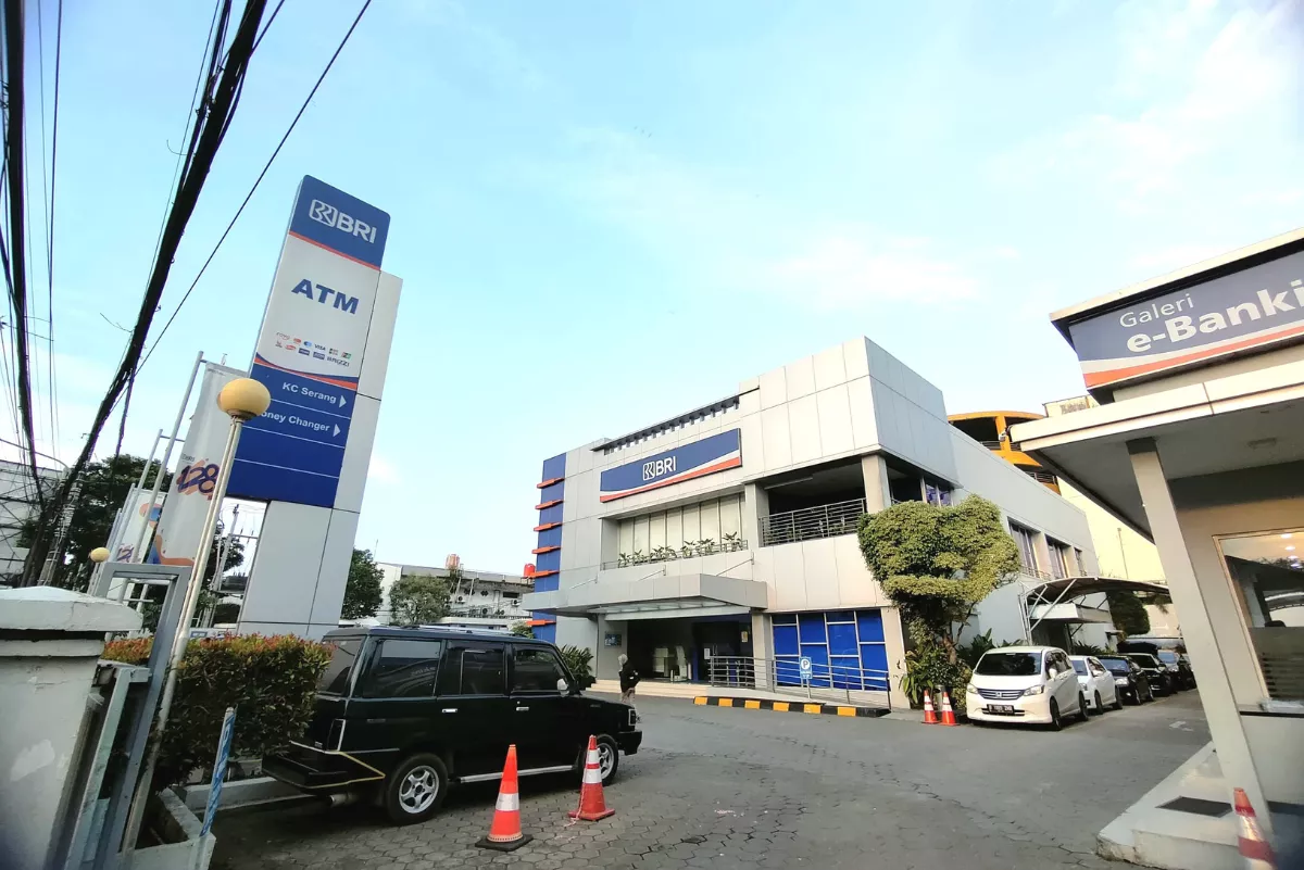 Aksi Tanggap Bencana BRI Peduli Salurkan Bantuan Abu Vulkanik