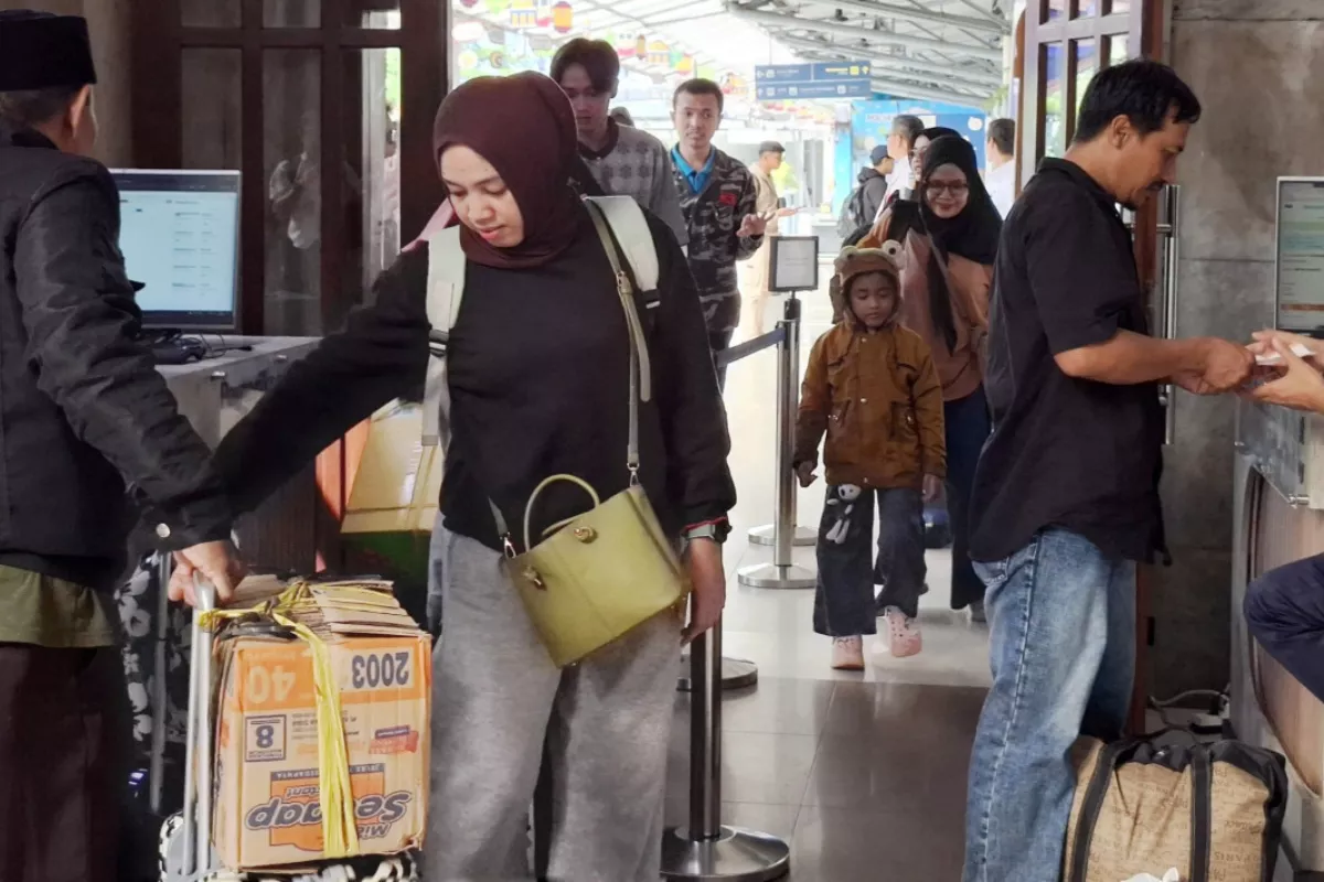 Puluhan Ribu Penumpang Nikmati Diskon Tiket Kereta Daop 2 Bandung
