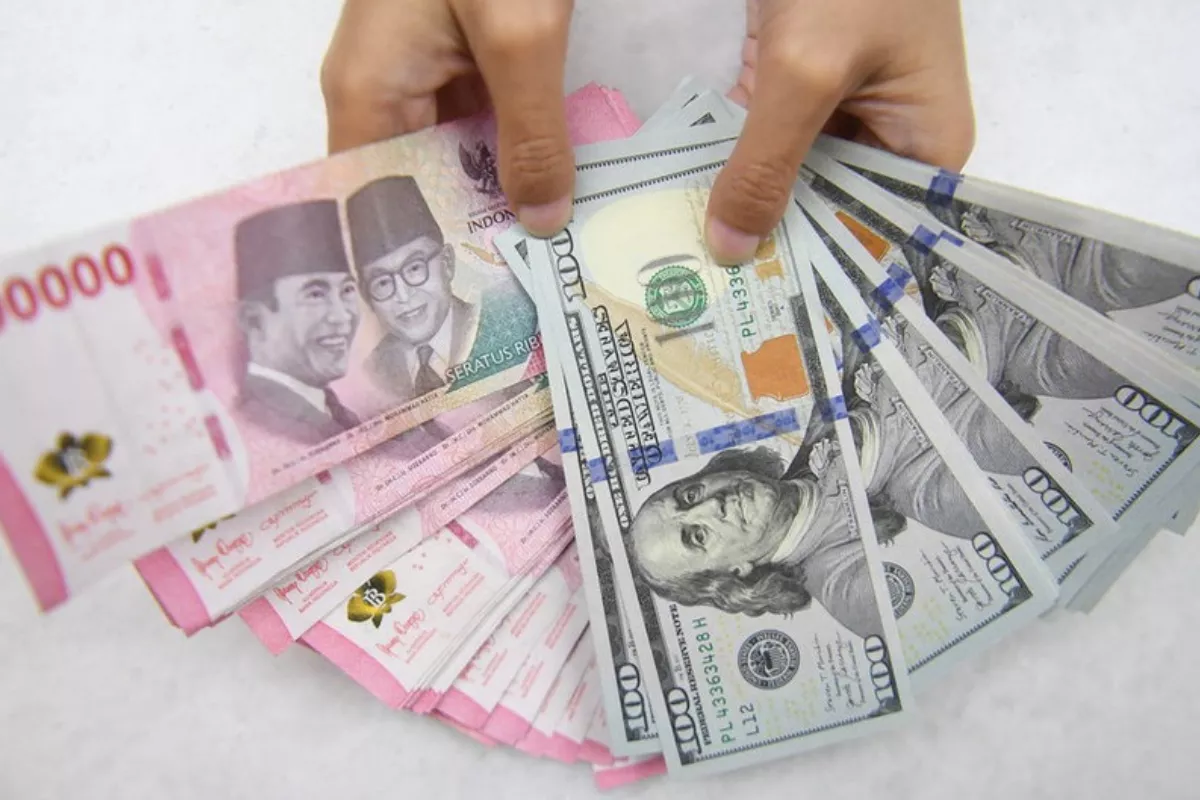 Rupiah Melemah 0,41 Persen, Ditutup Rp18.083 per Dolar