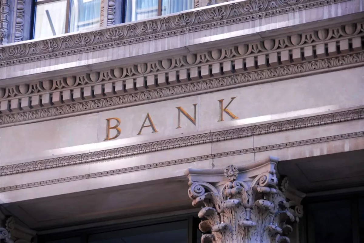 Daftar Saham Bank Bagi Dividen Terbesar di Tengah Koreksi Harga