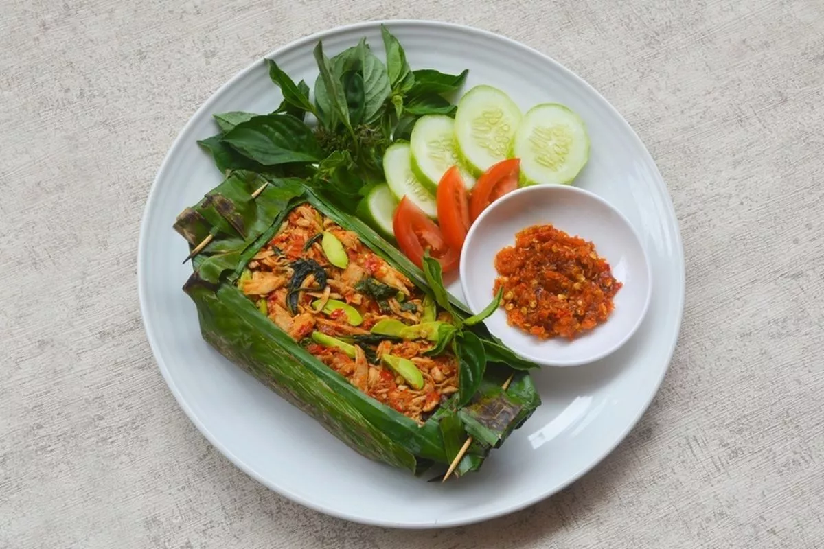 Cara Membuat Nasi Bakar Ayam Pedas Gurih Praktis di Rumah