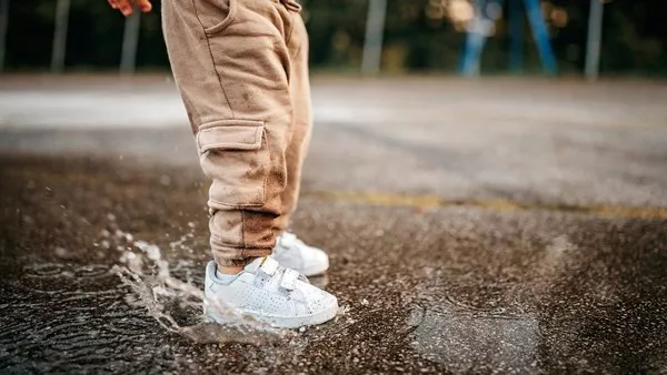 Cara Mencuci Sepatu Putih Agar Tidak Kuning dan Tetap Seperti Baru