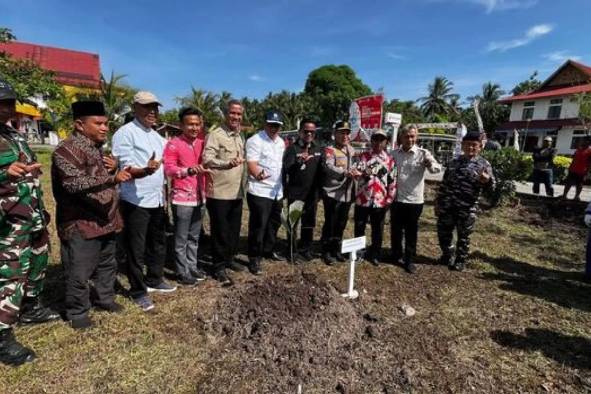 Menteri LH Bangun Sekat Kanal di Riau untuk Mitigasi Karhutla
