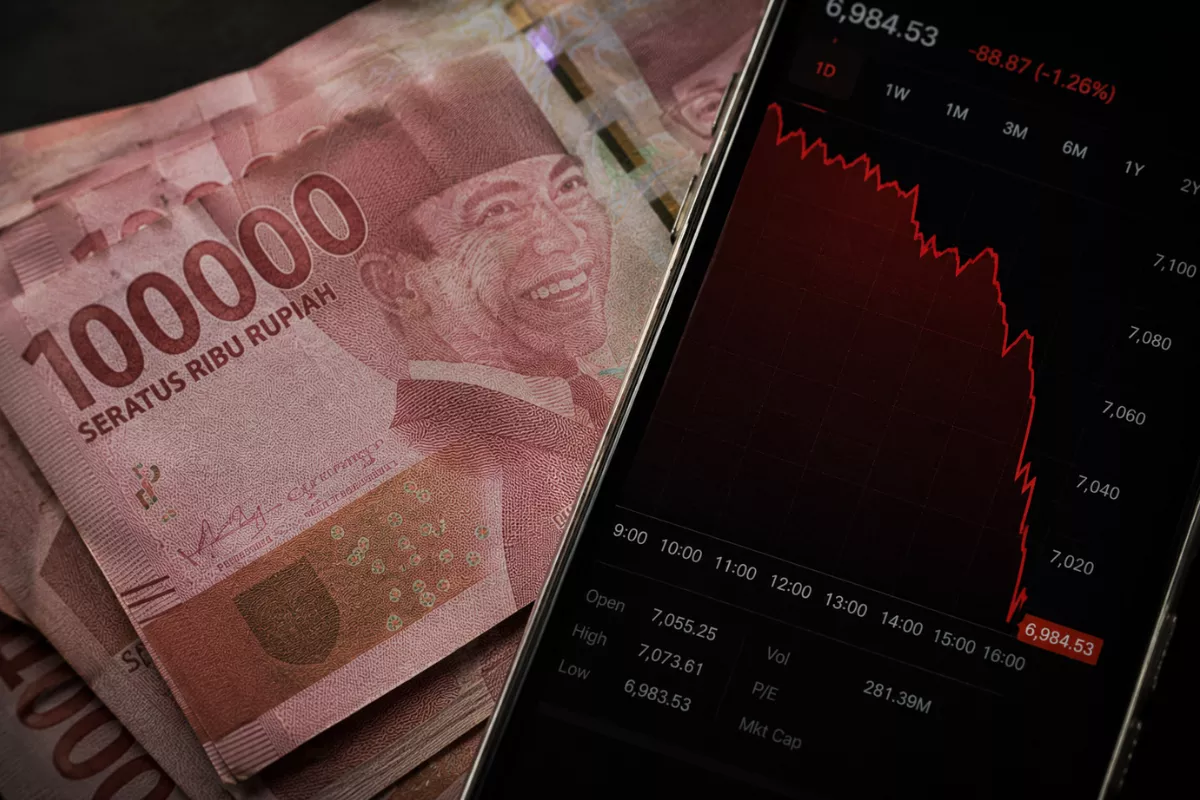 Pasar Keuangan Tertekan akibat IHSG Jatuh dan Rupiah Lemah ke Rp18.000