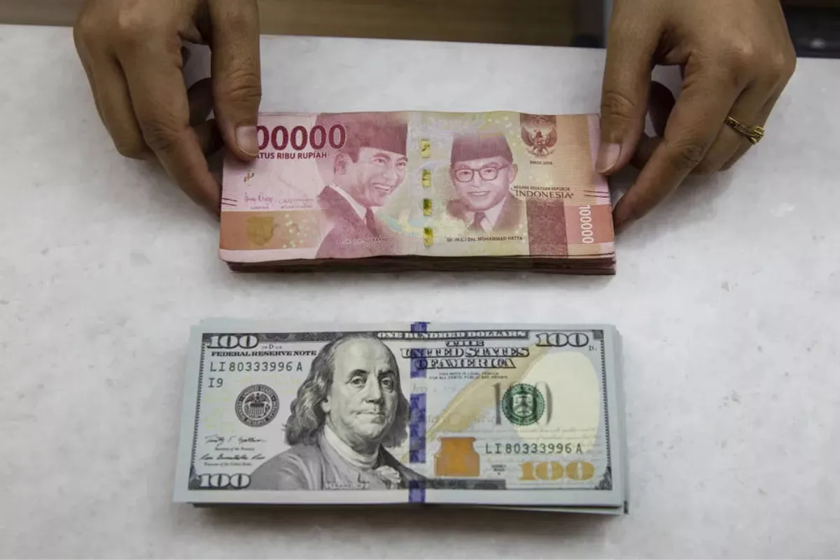 Prediksi Rupiah Sulit Menguat Akibat Kebijakan The Fed dan Konflik