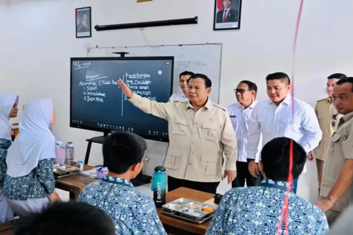 Presiden Prabowo Tinjau Renovasi SMAN 1 Cilacap Pastikan Sarana Layak