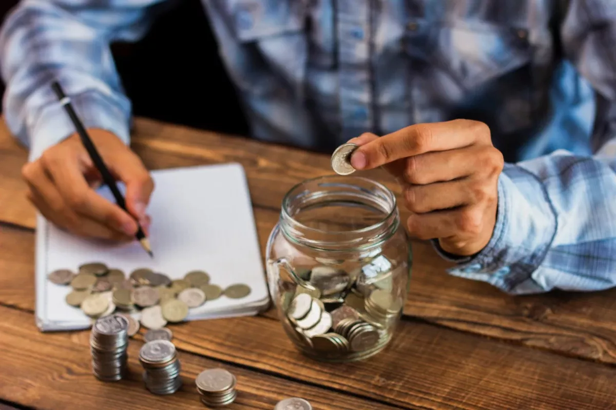 Cara Mengatur Keuangan Gaji UMR: Tetap Sejahtera Meski Harga Naik