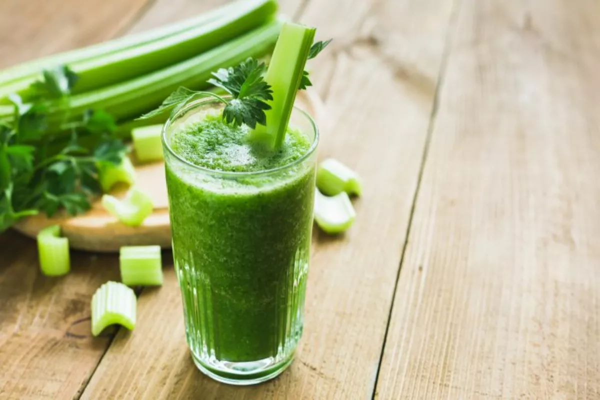 Cara Konsumsi dan Manfaat Jus Seledri Untuk Darah Tinggi Efektif