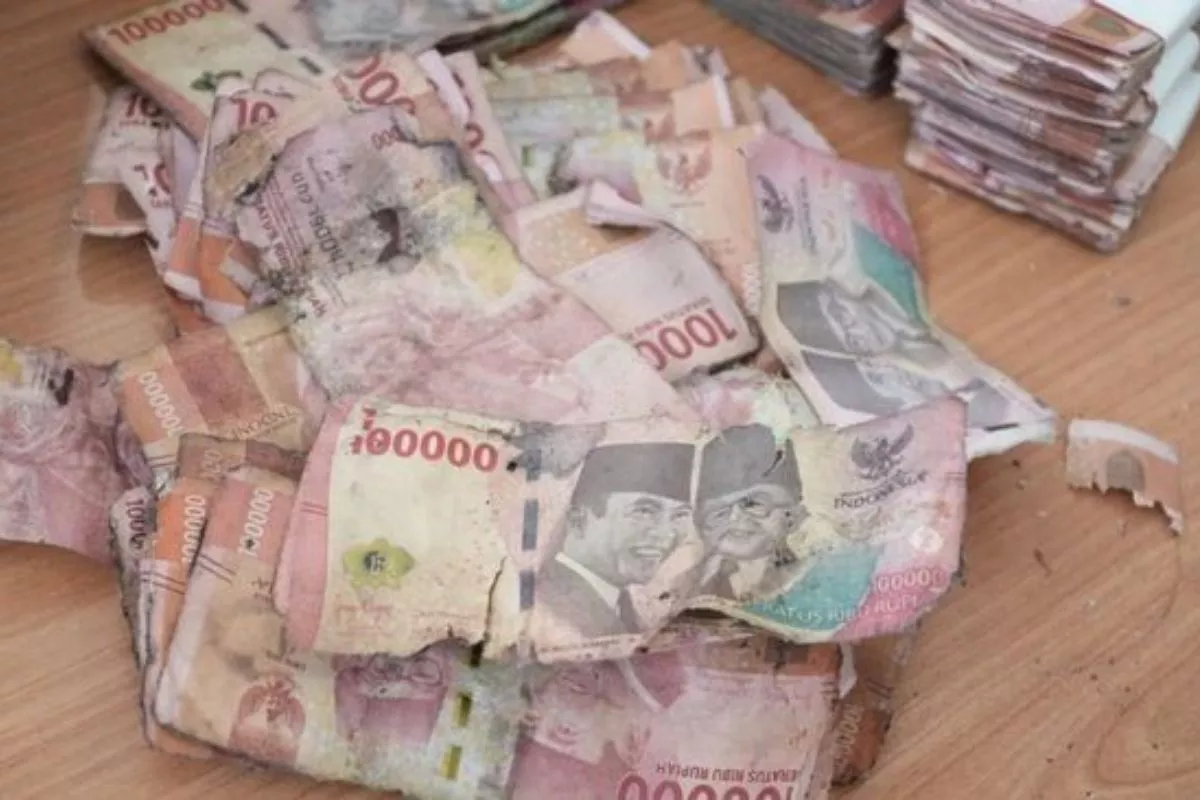 Uang Rusak Rp1,51 M akibat Rob, Warga Batang Dapat Ganti dari BI Tegal