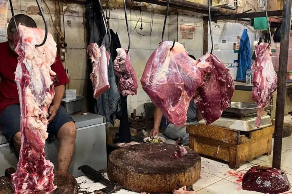 Harga Daging Sapi dan Telur Ayam di Pasar Kebayoran Lama Melonjak