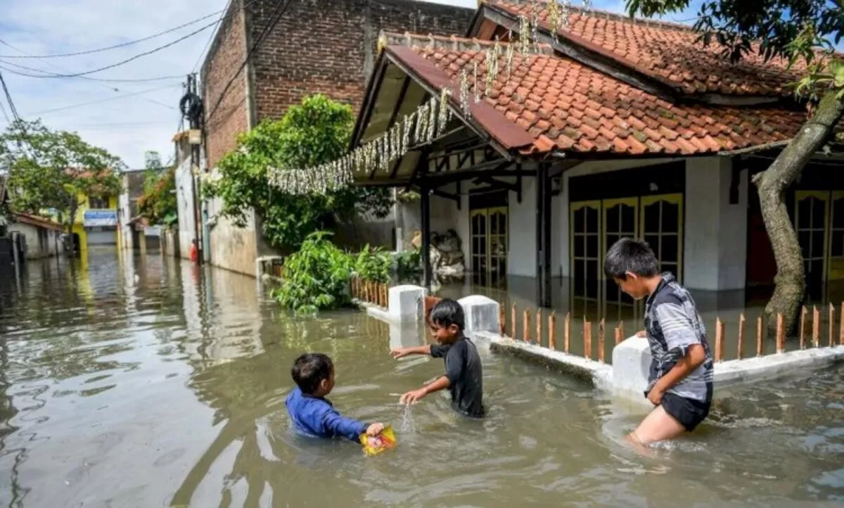 Belasan Ribu Jiwa Terjebak Luapan Air di Dayeuhkolot Pemerintah Daerah Perluas Jangkauan Bantuan