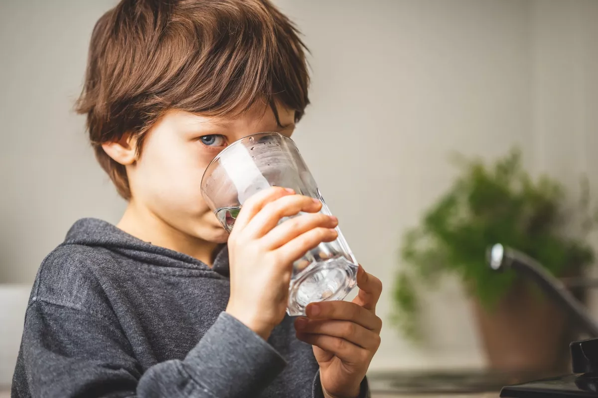 Manfaat Nyata Minum Air Putih Pagi Hari