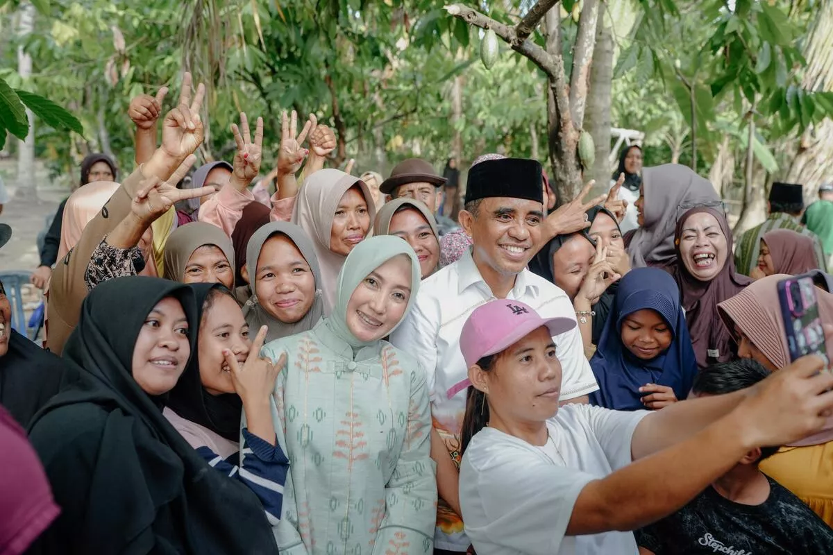 Anwar Hafid Percepat Pembangunan Jalan Dan Hibahkan Ambulans Bagi Warga Desa Dalaka