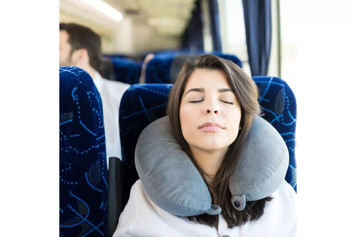 Cara Pakai Bantal Leher yang Benar Menurut Menkes dan Pakar Kesehatan
