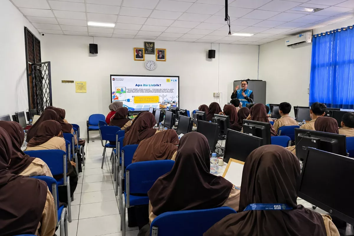 PLN Tanamkan Edukasi Energi Bersih Bagi Siswa di Kota Tangerang