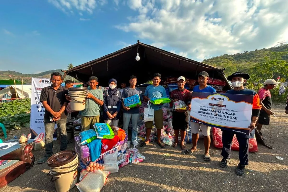 BPKH dan Rumah Zakat Salurkan 300 Paket Bantuan Gempa Manggarai Timur