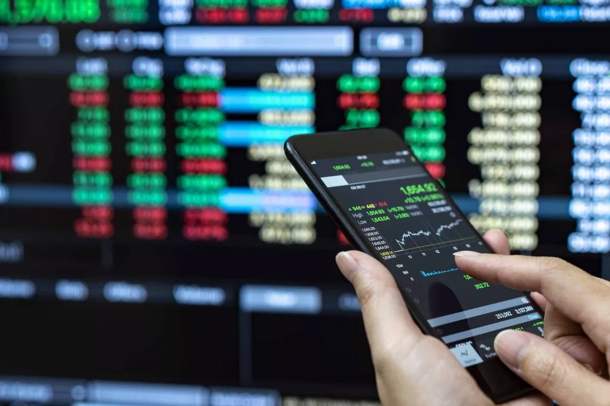 IHSG Menguat ke Level 5.744, Investor Asing Borong Sepuluh Saham Ini