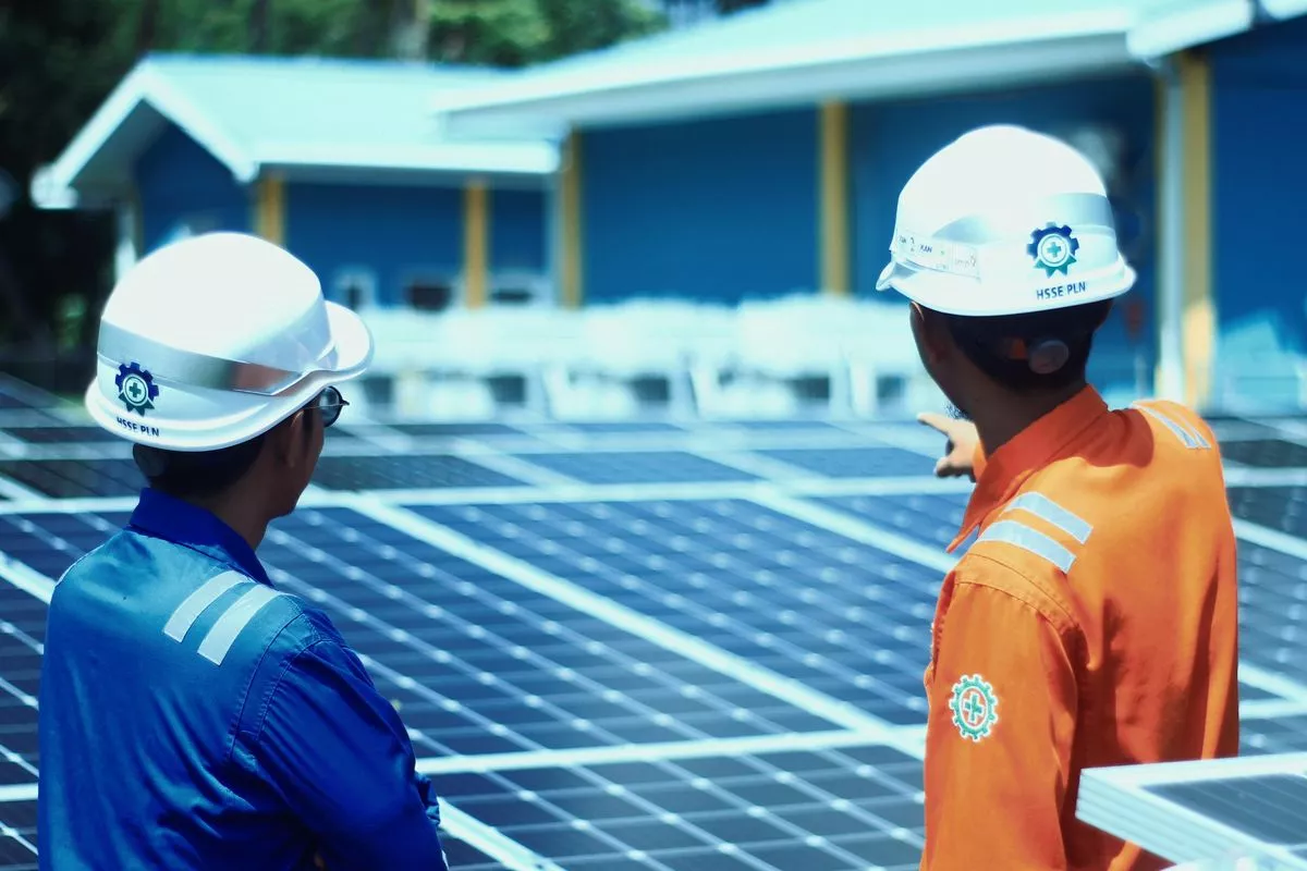 Proyek PLTS 100 GWp: Mesin Baru Industrialisasi Nasional
