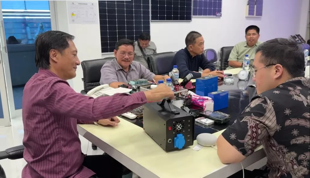 Wagub Kaltara Tinjau Pabrik Energi Surya demi Terangi Desa Perbatasan