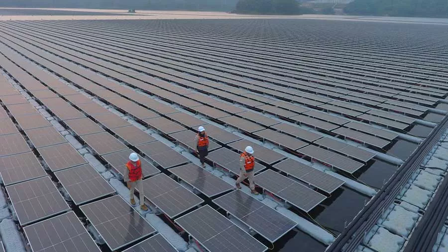 PLTS 100 GW dan Ekosistem Kendaraan Listrik Jadi Motor Ekonomi Hijau