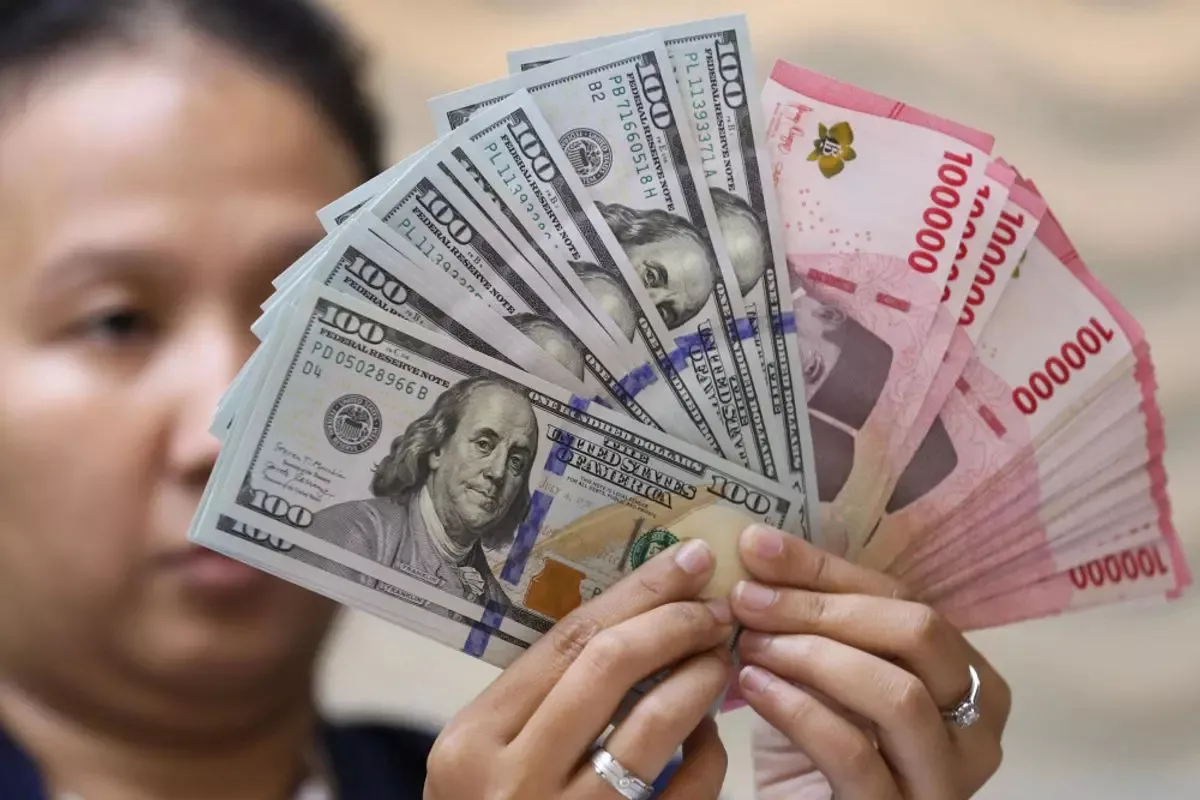Kurs Rupiah Berpotensi Tertekan hingga Rp 17.660 per Dolar AS Besok