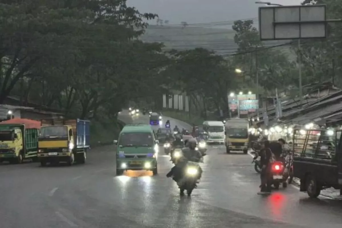 BMKG Ramal Sebagian Jakarta Hujan Ringan pada Selasa Sore