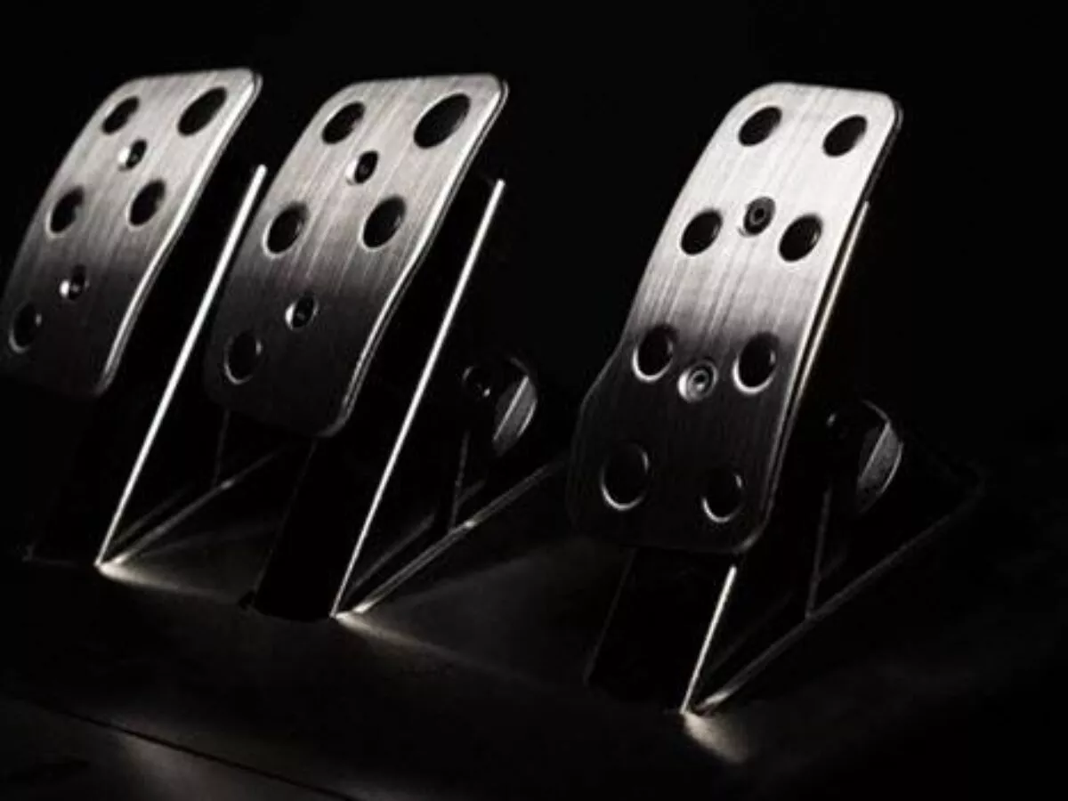 Fungsi Pedal dan Komponen Utama Mobil Manual vs Otomatis 