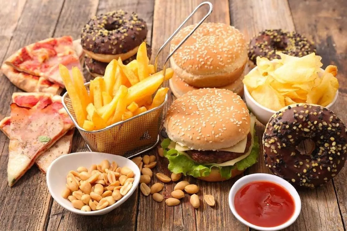 Bahaya Mengonsumsi Junk Food Terlalu Sering yang Tidak Boleh Diabaikan