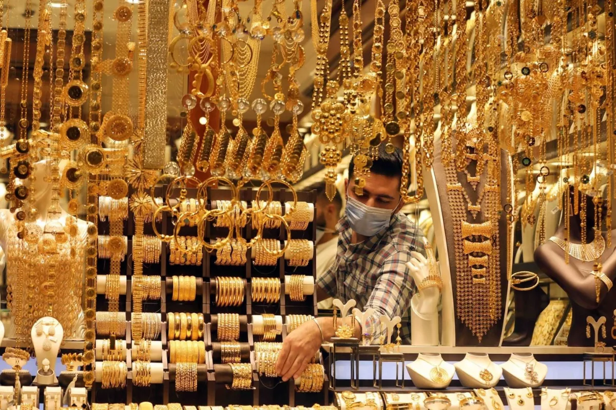 Harga Emas Hari Ini Mengalami Penurunan Seragam di Merek-Merek Utama