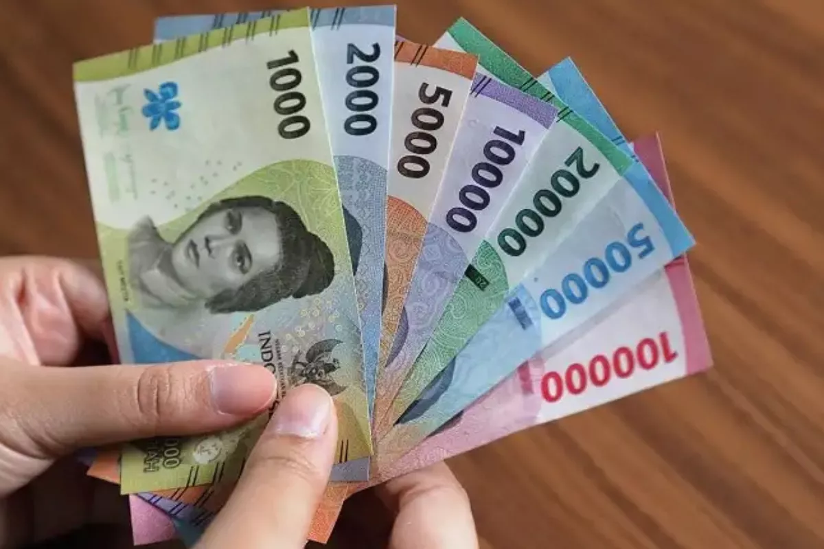 Nilai Tukar Rupiah Melemah terhadap Dolar AS di Level Rp18.049 Hari Ini