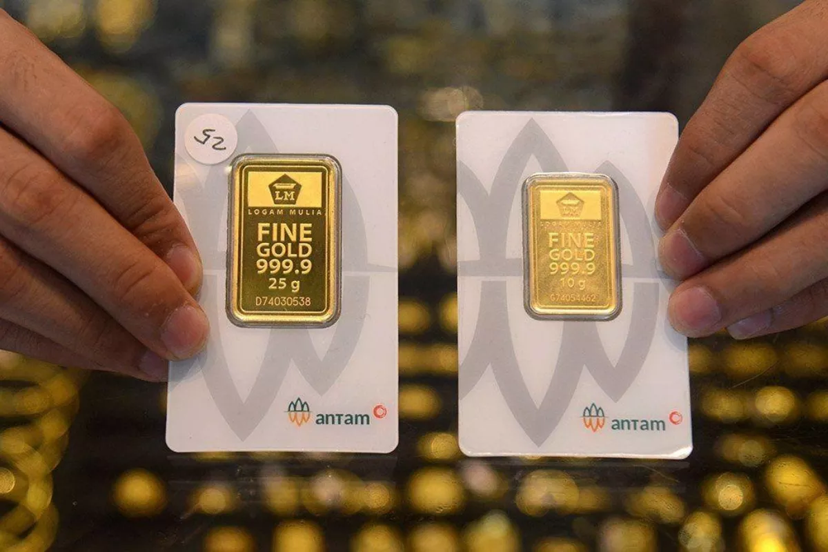 Harga Emas Antam Stabil Senin Setelah Anjlok Rp50.000 per Gram