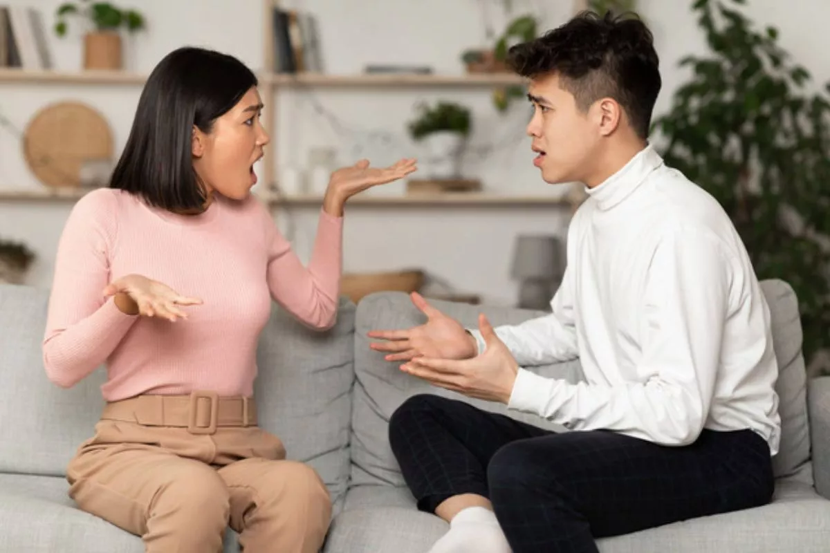 Waspadai 5 Sikap Pasangan yang Suka Merendahkan dalam Hubungan