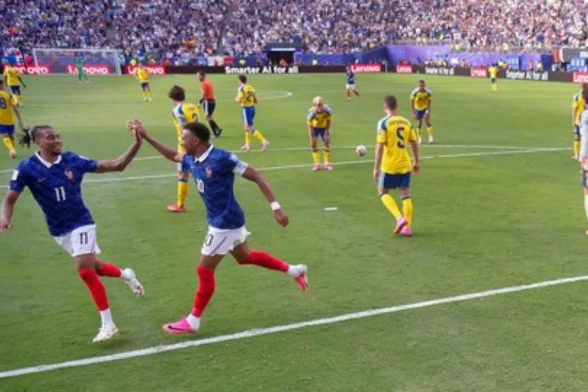 Cetak Dua Gol, Mbappé Bawa Prancis Libas Swedia 3-0